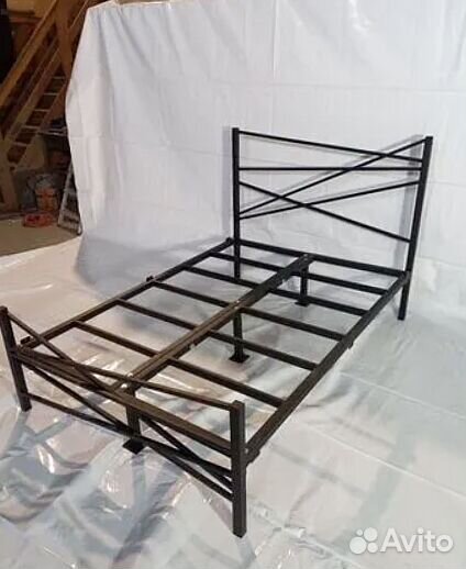 Кровать металлическая