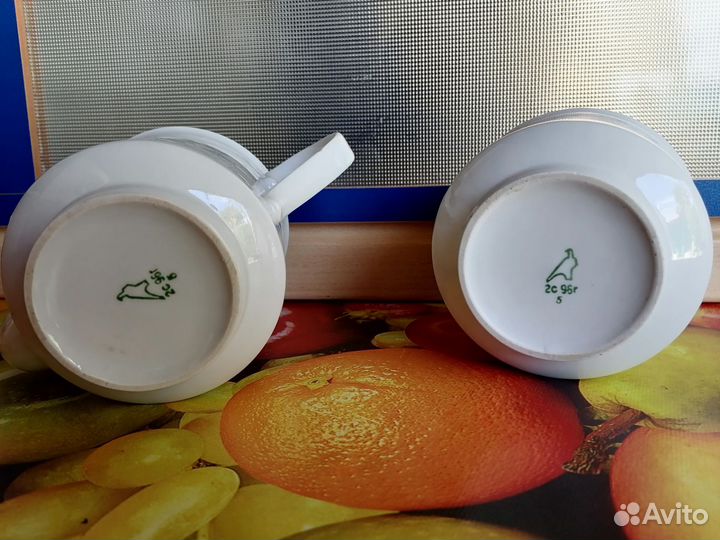 Заварочный чайник и сахарница