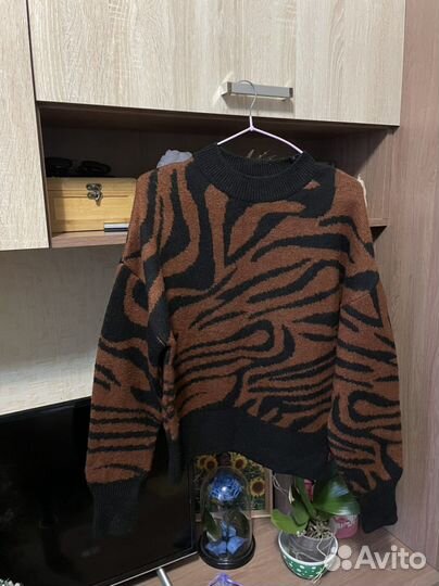 Свитер