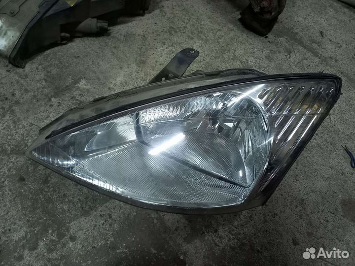 Передняя левая фара фокус 1