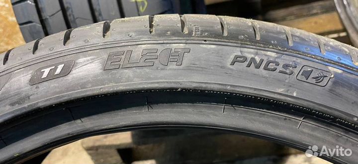 Pirelli P Zero 255/35 R21