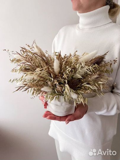 Букет из сухоцветов в вазе коробке кашпо