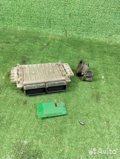 Блок эбу Renault 8200024376 S110030306D 7700110471