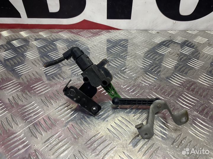 Датчки полодения кузова задний Volkswagen Golf 7