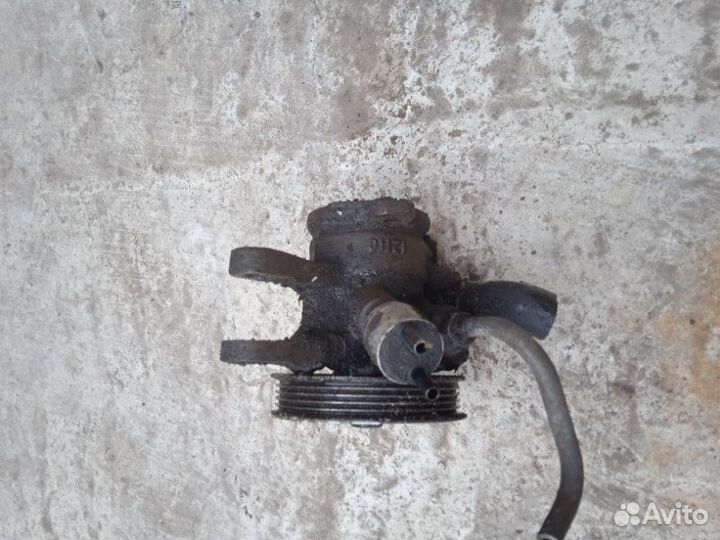 Насос гидроусилителя руля Toyota Corolla AE101