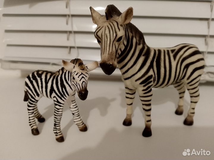 Зебры фигурки Collecta и Schleich