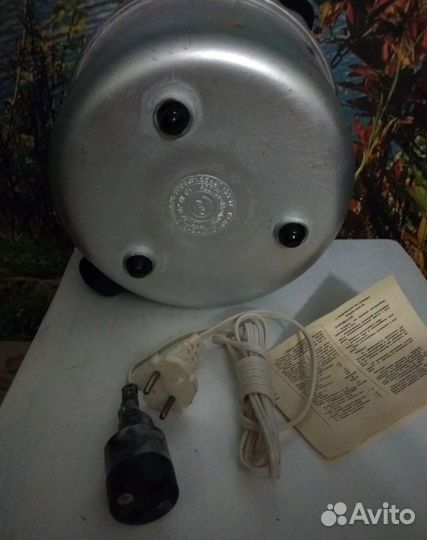 Электрический чайник со свистком