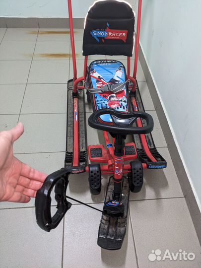 Снегокат с ручкой и колесами 