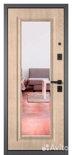 Дверь входная в квартиру с зеркалом