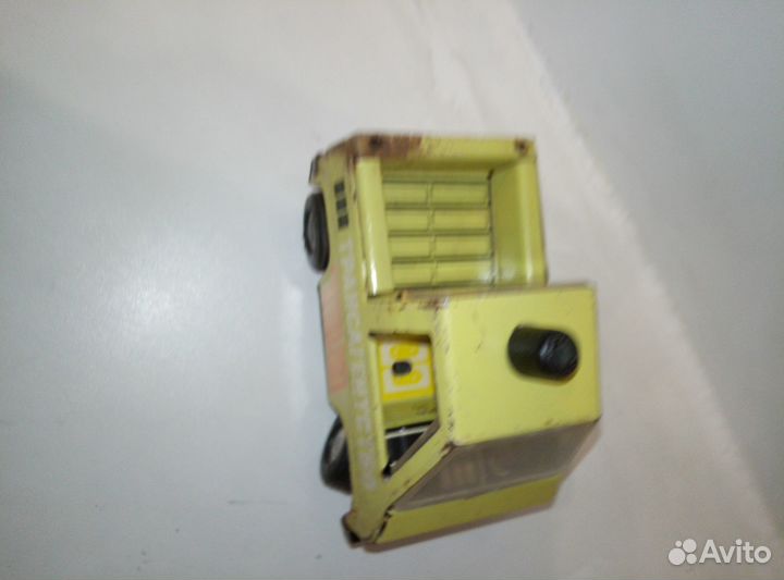 Машинка Триг Радуга