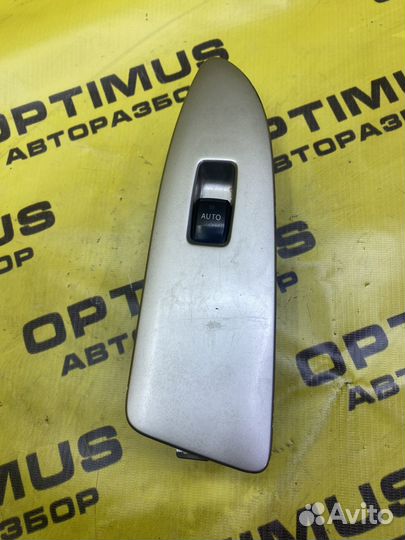 Кнопка стеклоподъемника перед левая Toyota Voxy