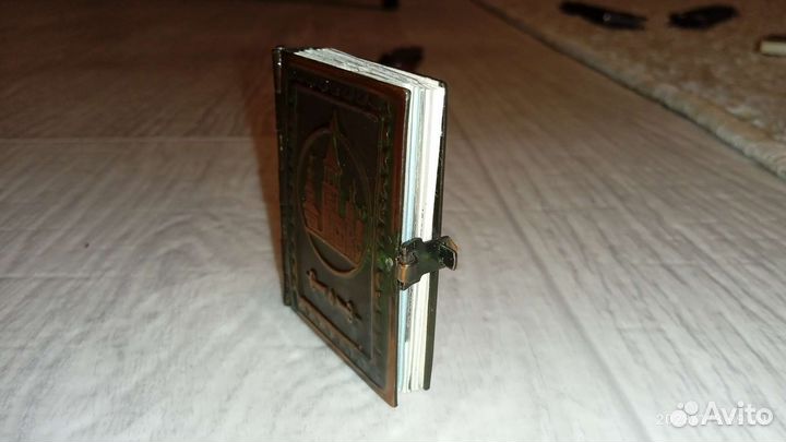 Металлическая Книжка сувенир 1988 года