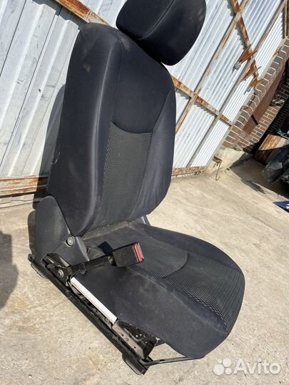 Сидения на ниссан сентро B17