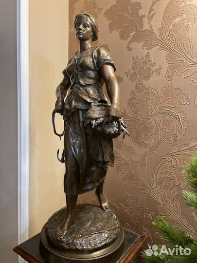 Бронзовая фигура, статуя