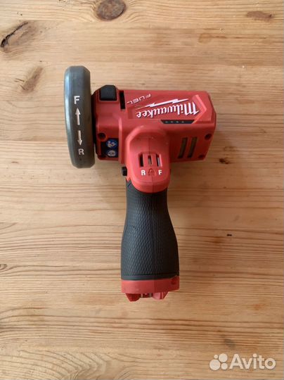 Мини-ушм Milwaukee M12 fuel
