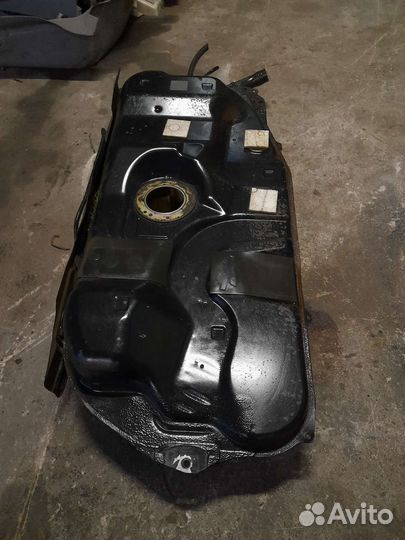 Топливный бак Mazda mpv lw 5w 1999-2006