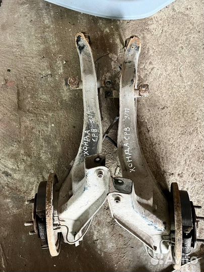 Кулак задний левый правый в сборе Honda crv rd1