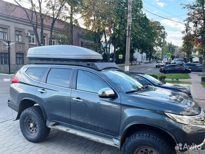 Бокс Магнум 580 серый карбон на Mitsubishi