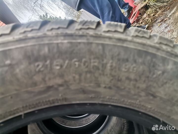 Kumho I'Zen KW22 215/60 R16 99T