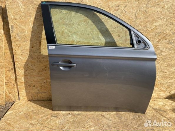 Передняя правая дверь