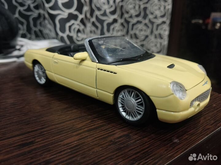 Модель автомобиля Ford Thunderbird 1:24