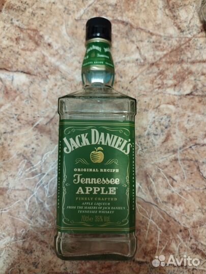 Пустые бутылки из под Jack Daniels