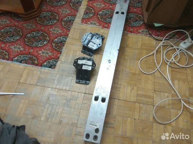 Тойота авенсисУсилитель кронштейн заднего бампера