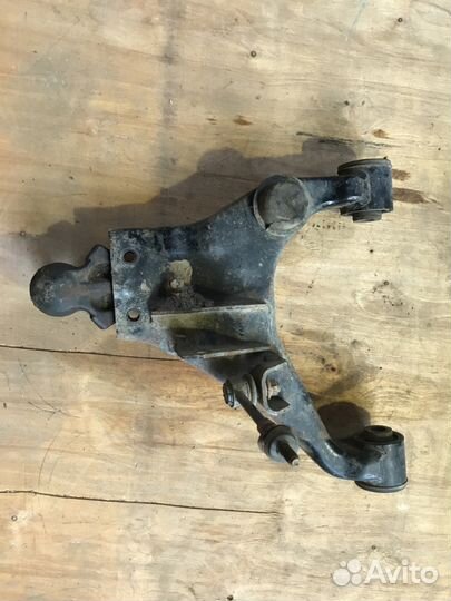 Нижний рычаг передней подвески Kia Sorento 1