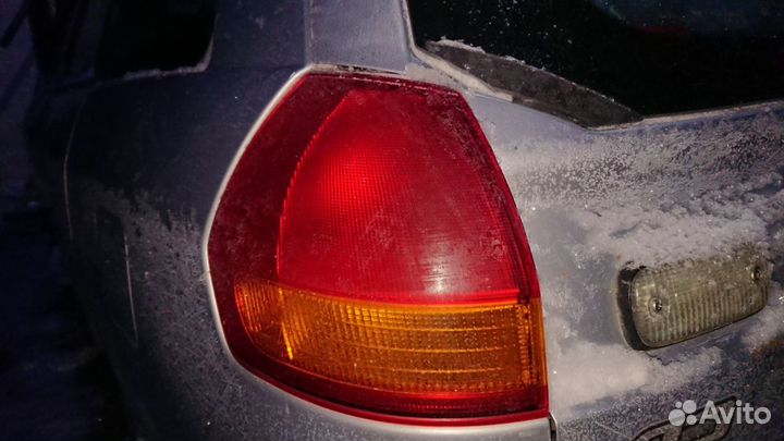 Стоп-сигнал задний левый Nissan Ad Y11 QG15 2001