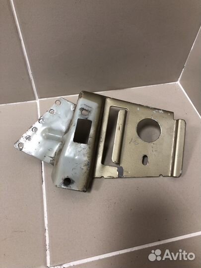 Кронштейн правый передней панели Daewoo Nexia