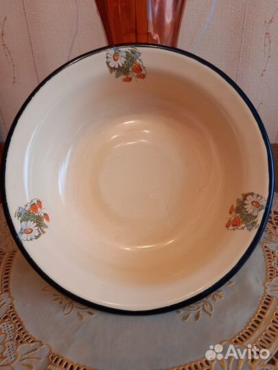 Кастрюли и эмалированная посуда