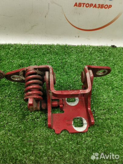 Петли дверей правые Dodge Caliber 2.0 ECN 2006