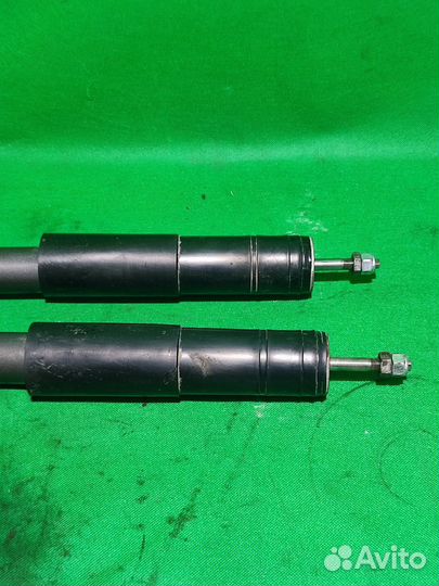 Амортизаторы задние Mercedes-Benz w124/w202