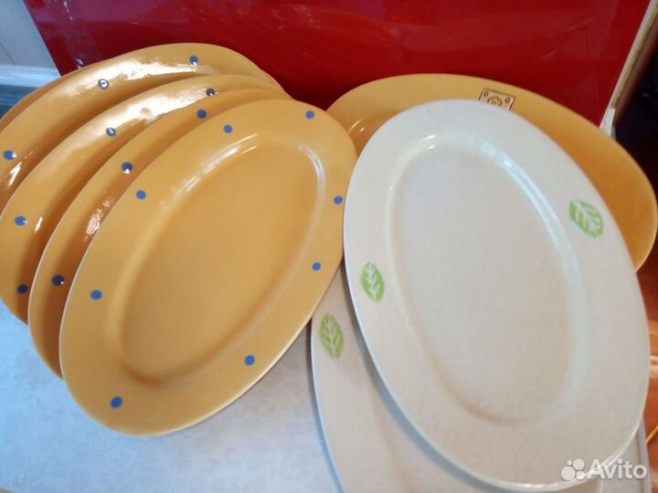 Тарелки половник скалки шумовка лопатка блюдо