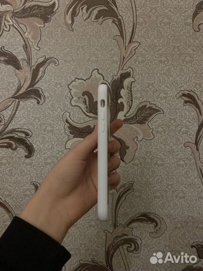 Чехол на iPhone 11 белый цвет