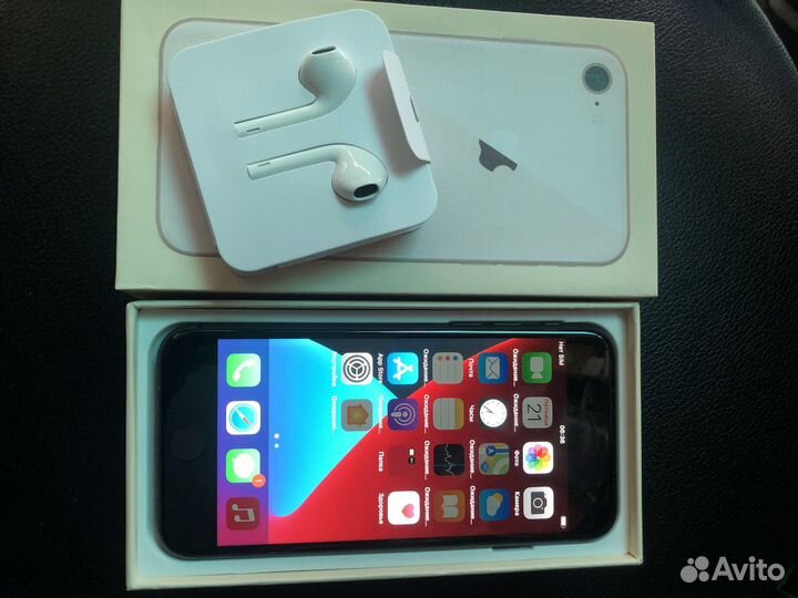 Телефон iPhone 8 64 gb