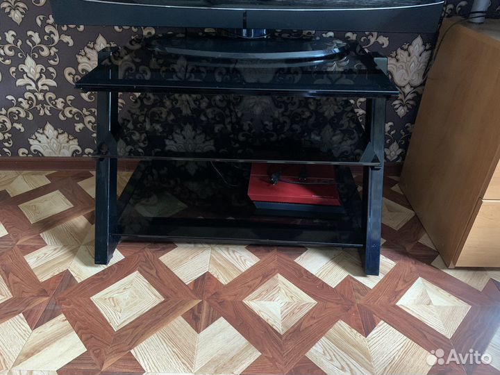 Стеклянная тумба под тв