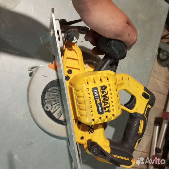DeWalt dcs570