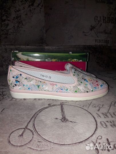 Балетки для девочки новые, р.33