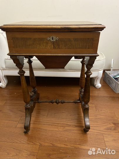 Антикварный столик