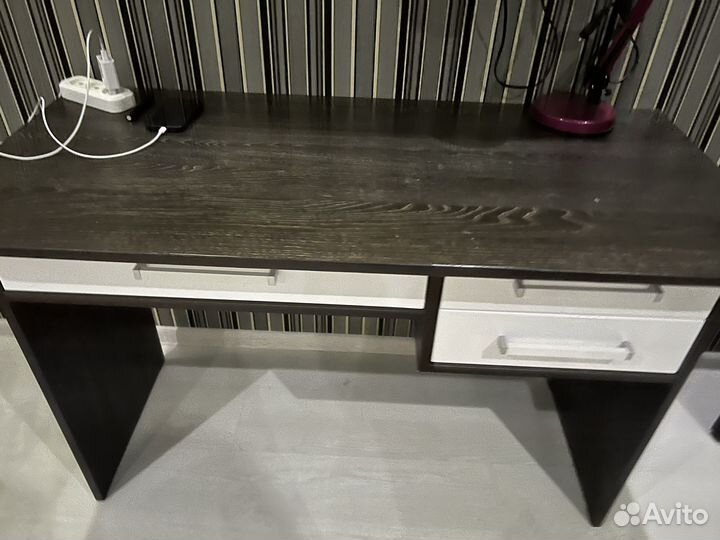 Письменный стол