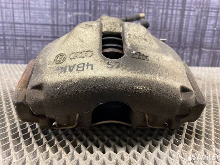 Суппорт передний правый Volkswagen Passat Variant