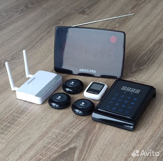 Кнопка вызова официанта, часы, табло, пуль, репите