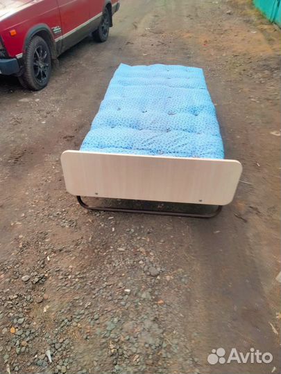 Раскладушка с матрасом