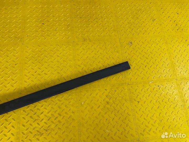 Б/У молдинг на крышу - В хорошем состоянииn