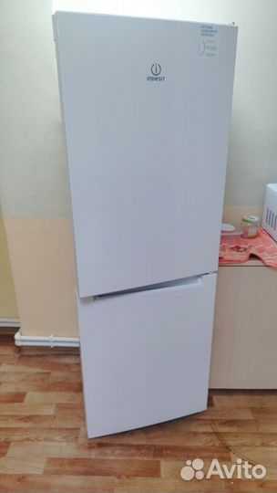 Холодильник 2-х камерный Indesit DS 316W б/у не ра