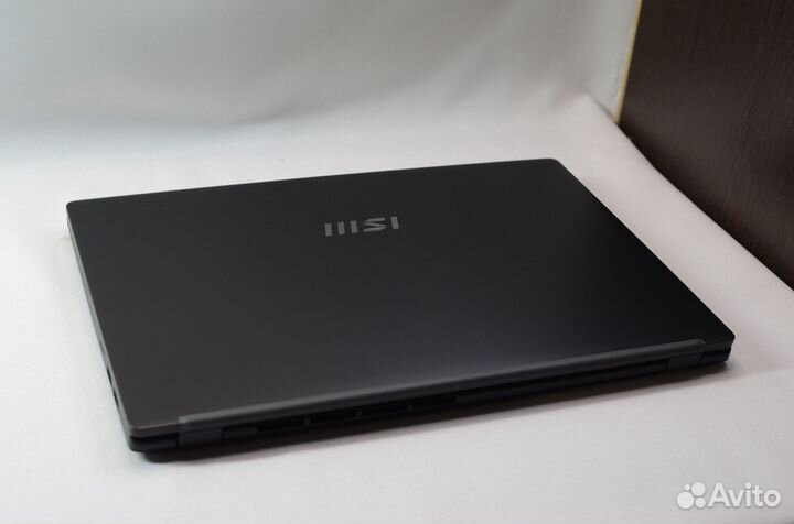 Новый быстрый ноутбук MSI/ i3-12th IPS SSD FullHD