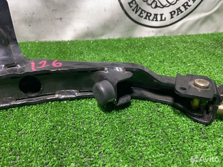 Петля двери задняя левая Mitsubishi Delica PE8W