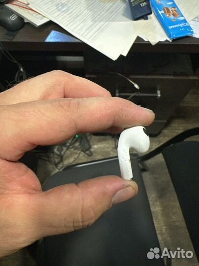 Правый наушник airpods 3