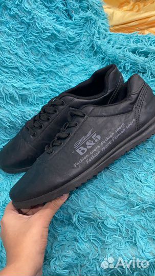 Новые 44 размер скорее на 43